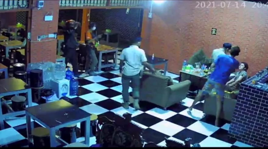 Viral Video Satpol PP Berkelahi Bersama Pemilik Warkop