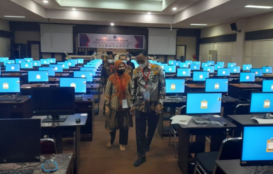 Wakil Bupati Wajo didampingi Sekretaris Daerah Tinjau Pelaksanaan SKB CPNS