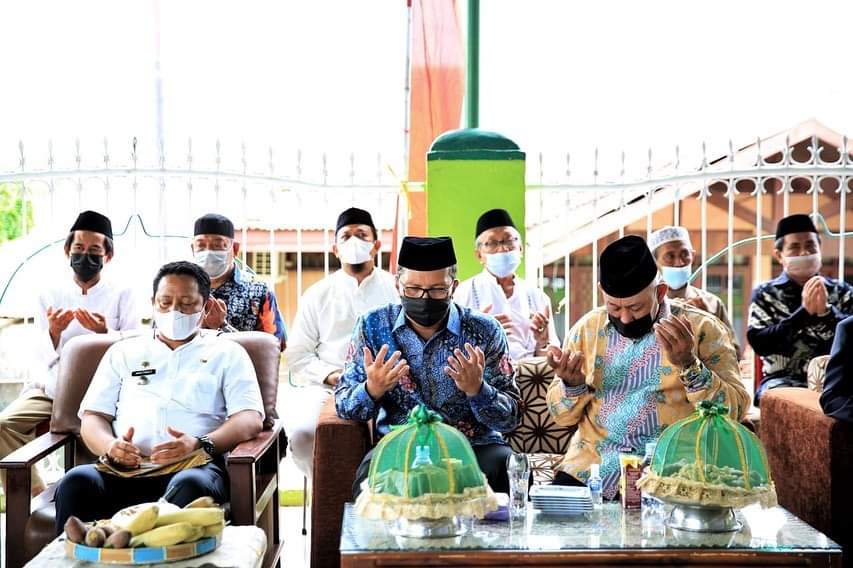 Wali Kota Danny Letakkan Batu Pertama Dimulainya Pembangunan Shelter Masjid Al Muttaqin