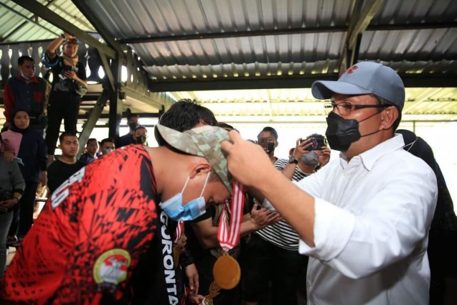 Wali kota Danny Tutup Turnamen Airsoftgun Yonif Raider 700 Meriahkan HUT TNI ke 76