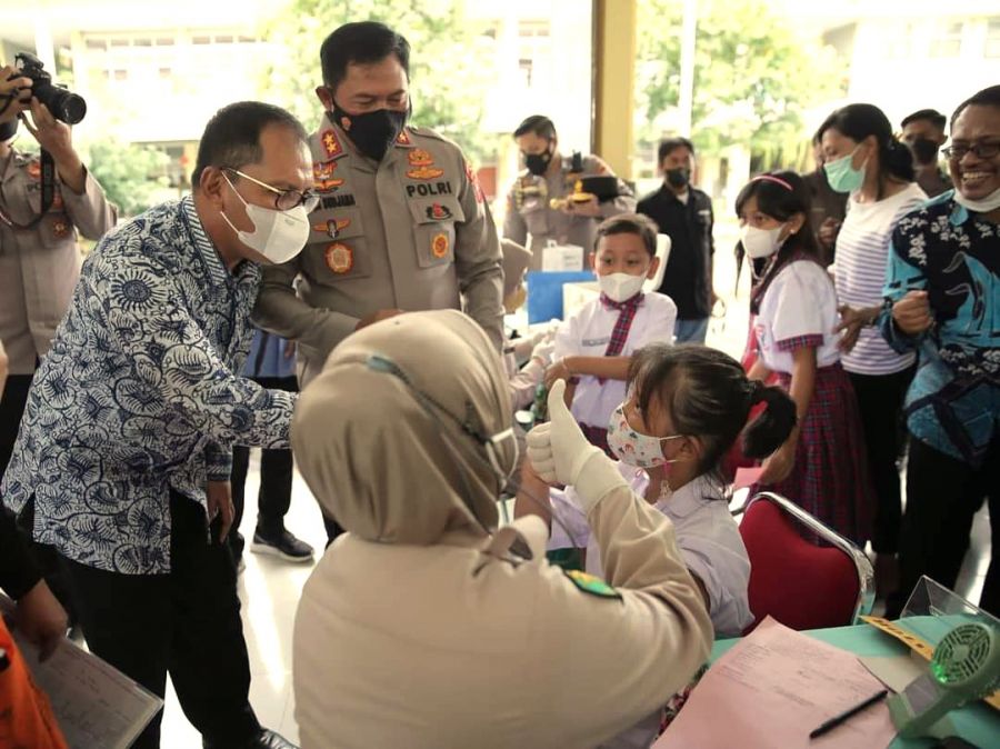 Wali Kota Makassar Bersama Kapolda Sulsel Launching Road Show Vaksinasi Anak Usia 6-11 Tahun
