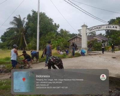 Cegah Banjir, Babinsa dan Warga Pekajang Bersihkan Gorong-Gorong Tersumbat