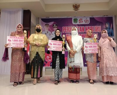 Lomba Busana Nasional Warnai Puncak Peringatan Hari Ibu di Luwu Utara, Bidan Yunita Raih Juara II