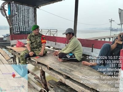 Pererat Silaturahmi Humanis, Babinsa Kuala Enok Koptu Muhammad Adrian Gelar Komduk SDM Bersama Warga
